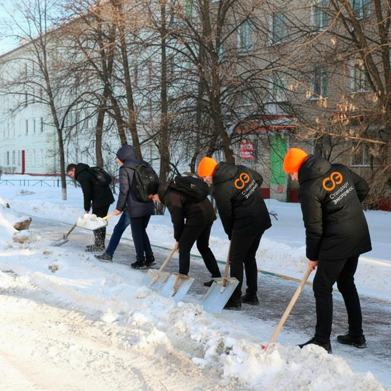 Уборка снега с крыш и территорий в Зеленогорске